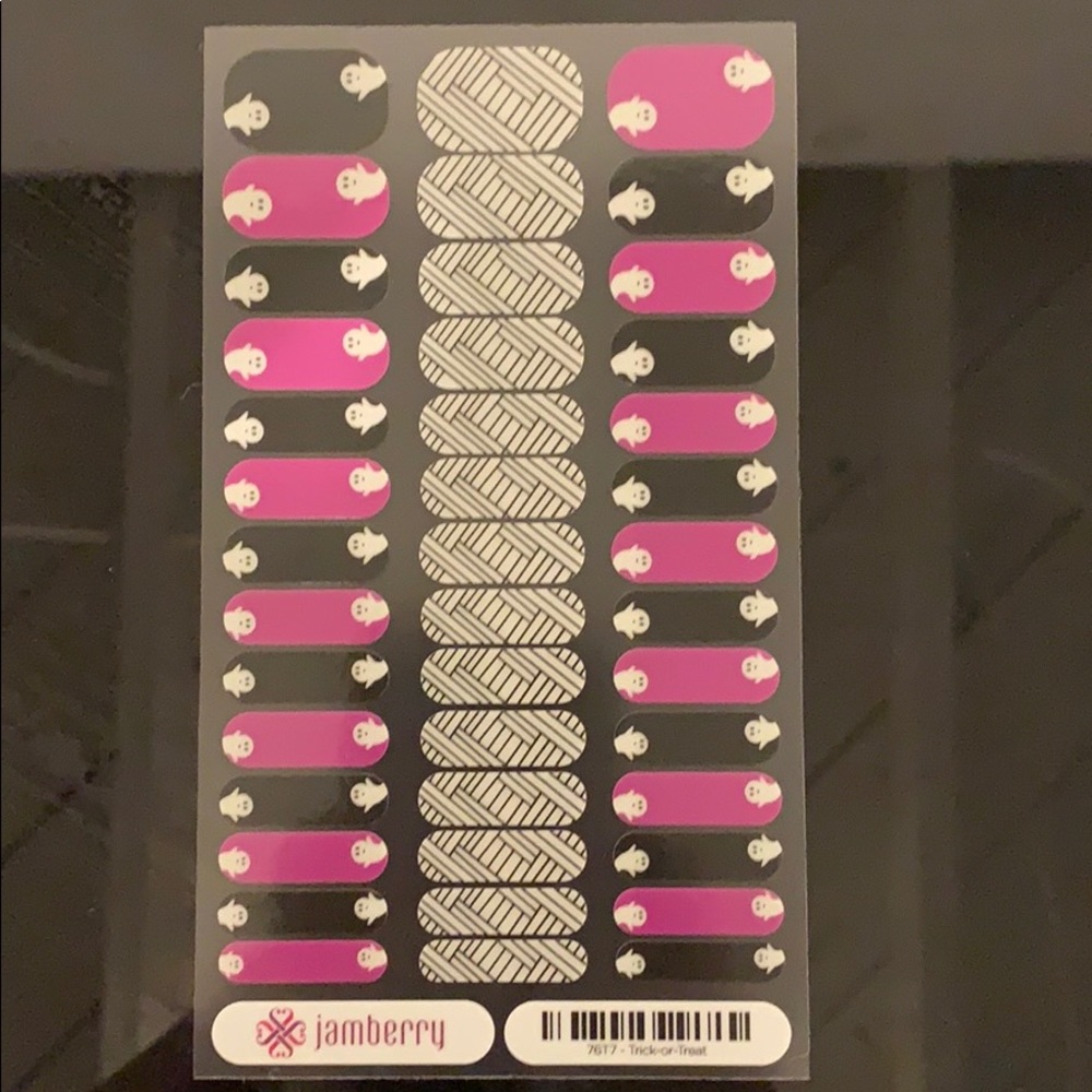 🎃FULL sheet Jamberry Nail Wraps- JUNIOR Ghosts